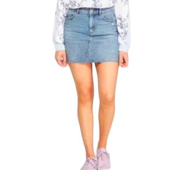 New Wild Fable Distressed Raw Hem Denim Jean Mini Skirt Size 8 - Picture 1 of 4